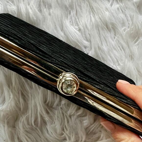 Textured black clutch - Picture 3 of 7